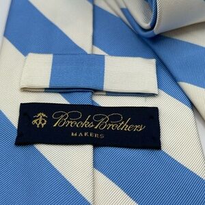 Brooks Brothers Light Blue and Cream Diagonal Striped Tie